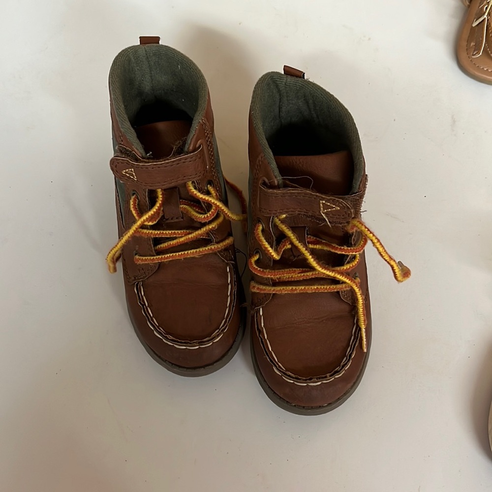 Carter’s boy’s boots size 11